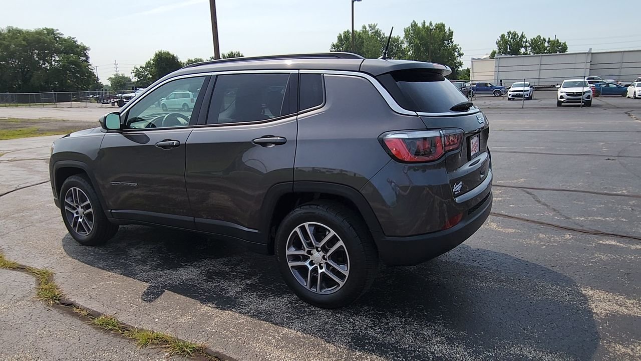 Used 2017 Gray Jeep Latitude image 6