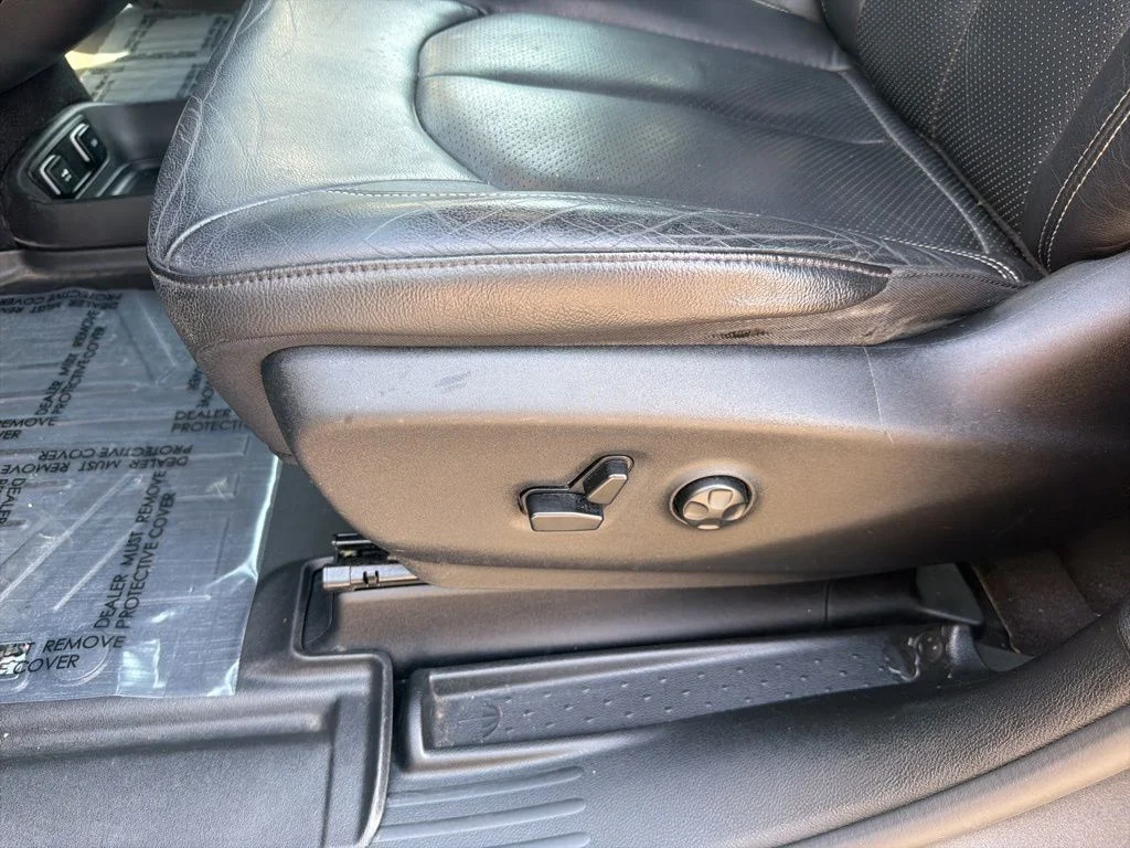 Used 2019 Gray Chrysler Touring L image 15