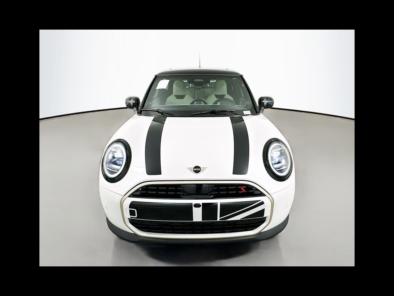 New 2026 Nanuq White Metallic MINI ICONIC image 2