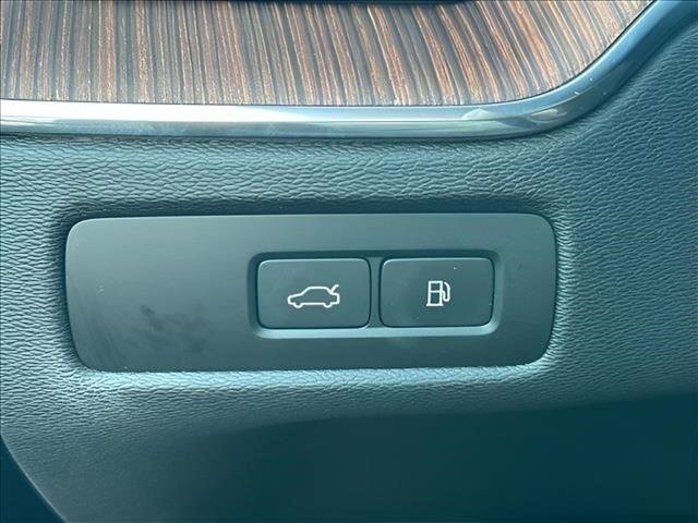 Used 2023  Volvo Plus Bright Theme image 19
