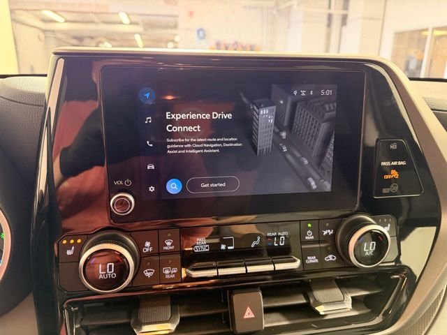 Used 2024  Toyota XLE image 28