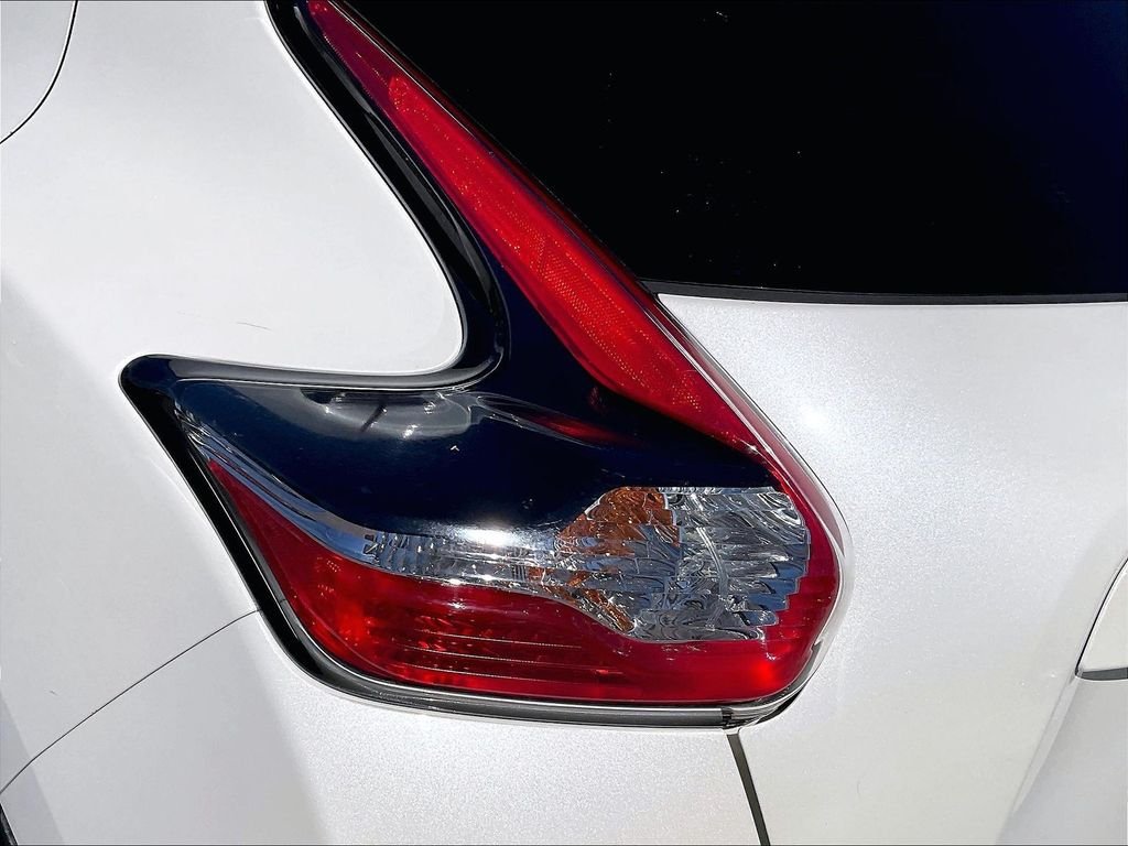 Used 2016 White Nissan SV image 30