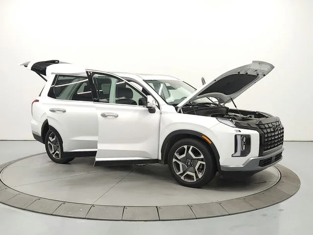 Used 2025 White Hyundai SEL Premium image 9