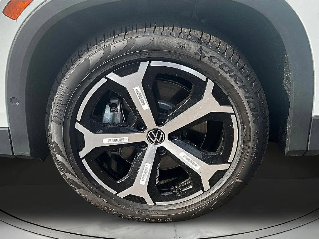 New 2026 Pure White Volkswagen 2.0T SE image 15