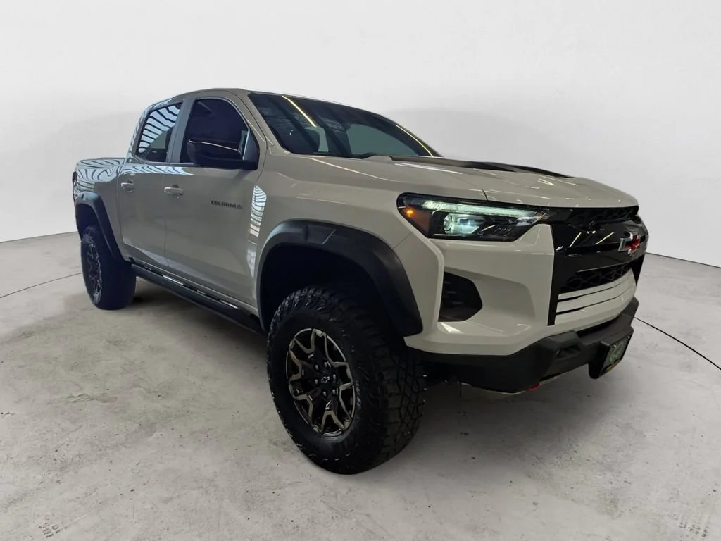 Used 2024 Summit White Chevrolet ZR2 image 3