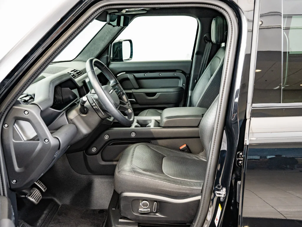Used 2025 Black Land Rover V8 image 23