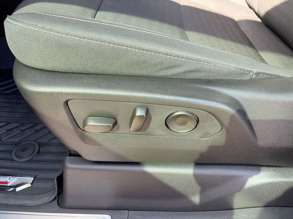 Used 2025 White Chevrolet LT image 16