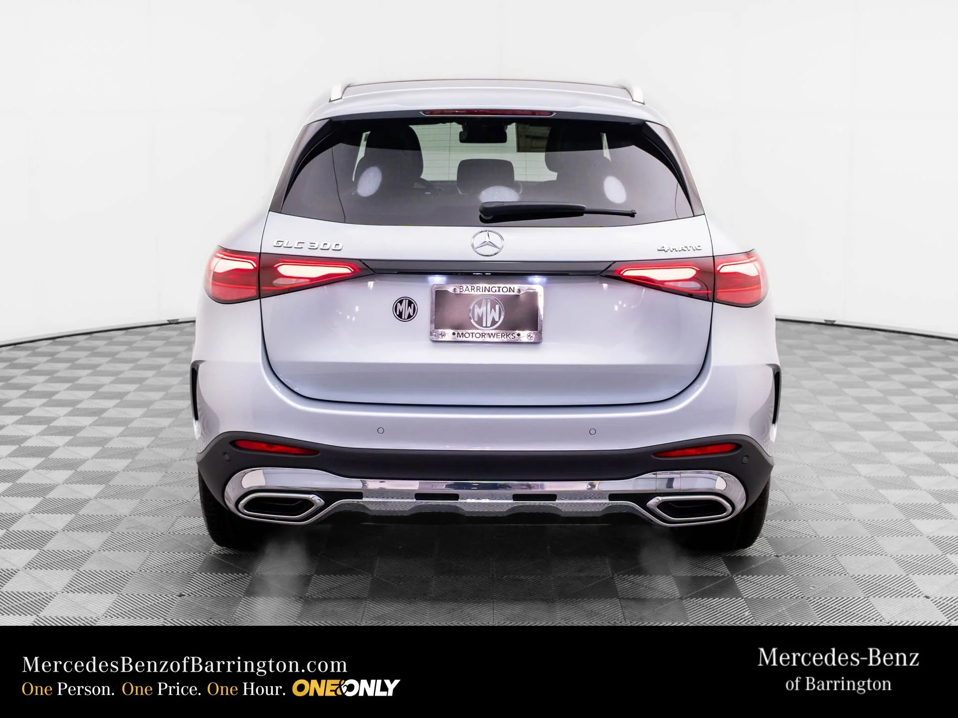 New 2026 Silver Mercedes-Benz GLC 300 image 4