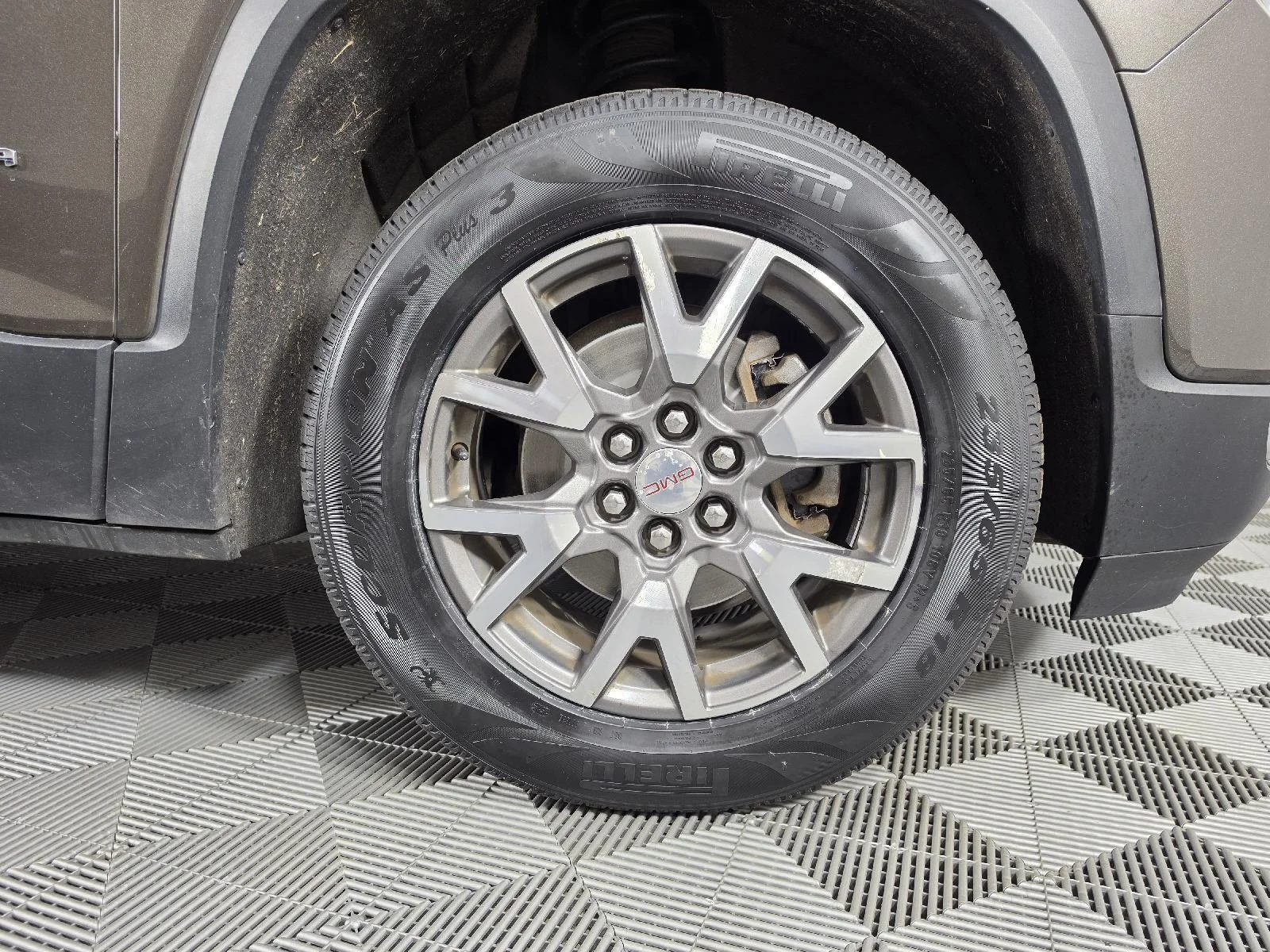 Used 2020 Smokey Quartz Metallic GMC SLE image 12