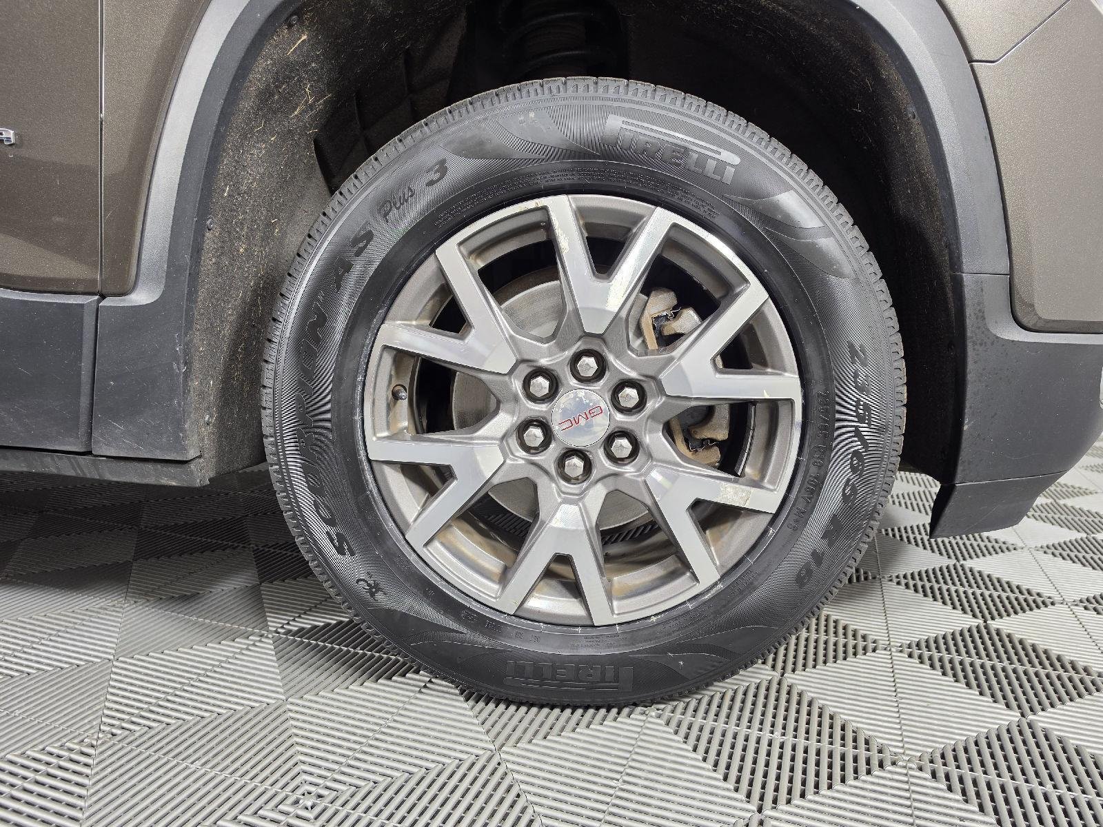Used 2020 Smokey Quartz Metallic GMC SLE image 12