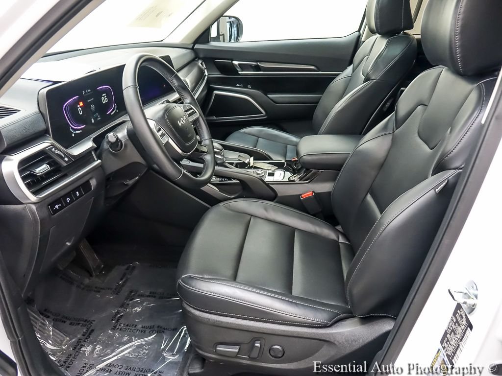 Certified Used 2023 White Pearl Kia S image 9