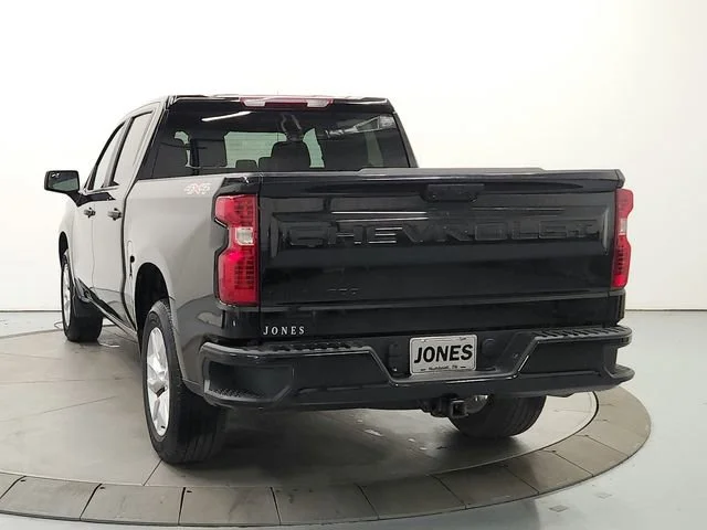 Used 2022 Black Chevrolet Custom image 6