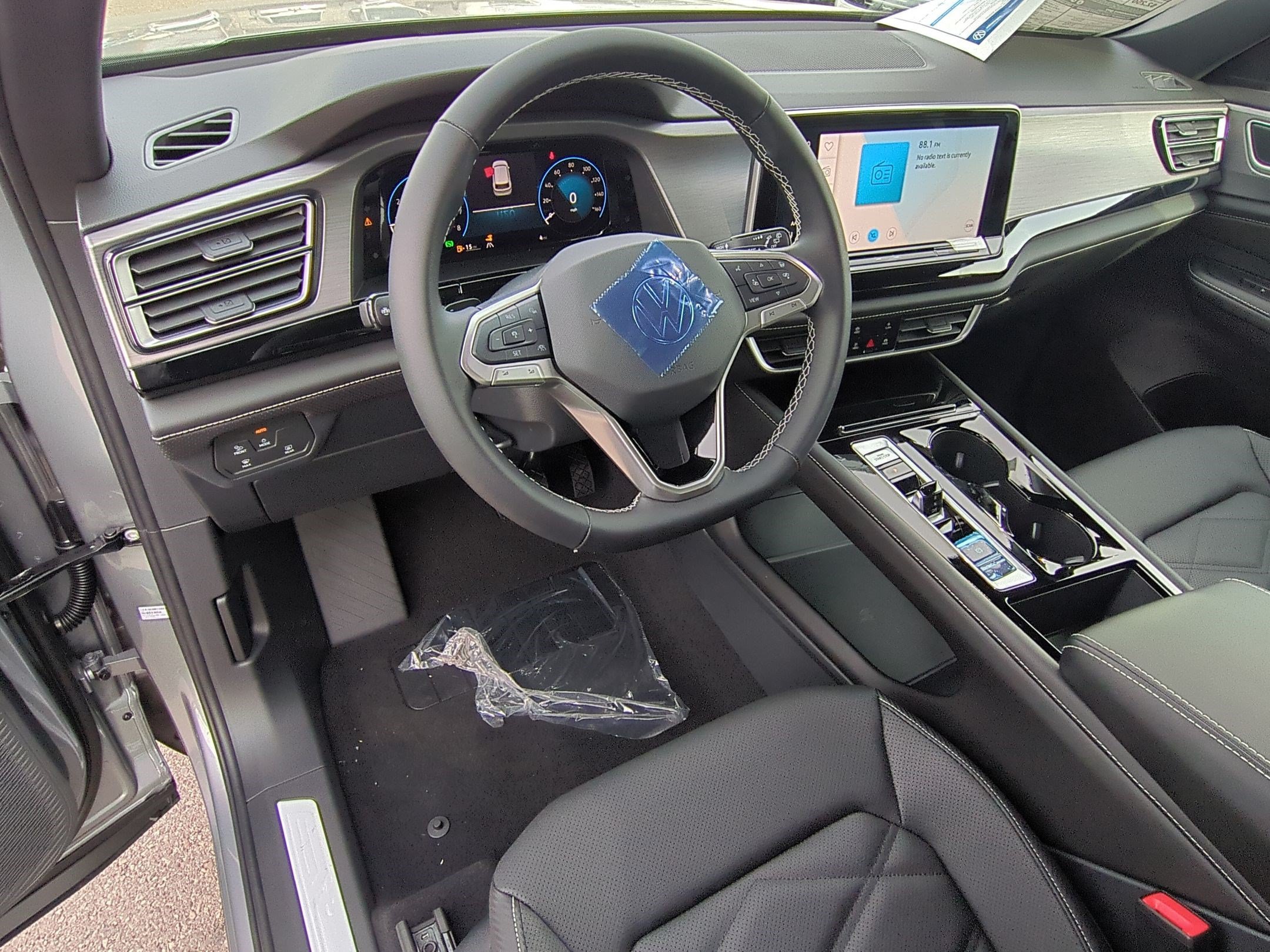 New 2026 Silver Mist Metallic Volkswagen 2.0T SE w/Technology image 9