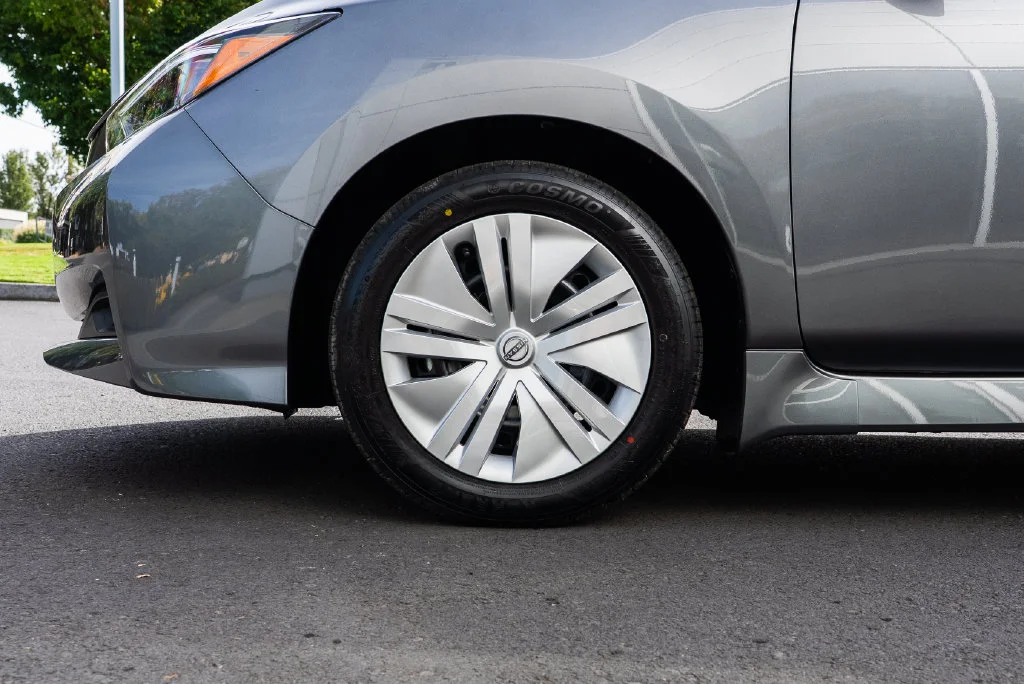 Used 2025 Gray Nissan S image 7