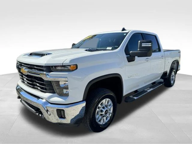 Used 2025 White Chevrolet LT image 3