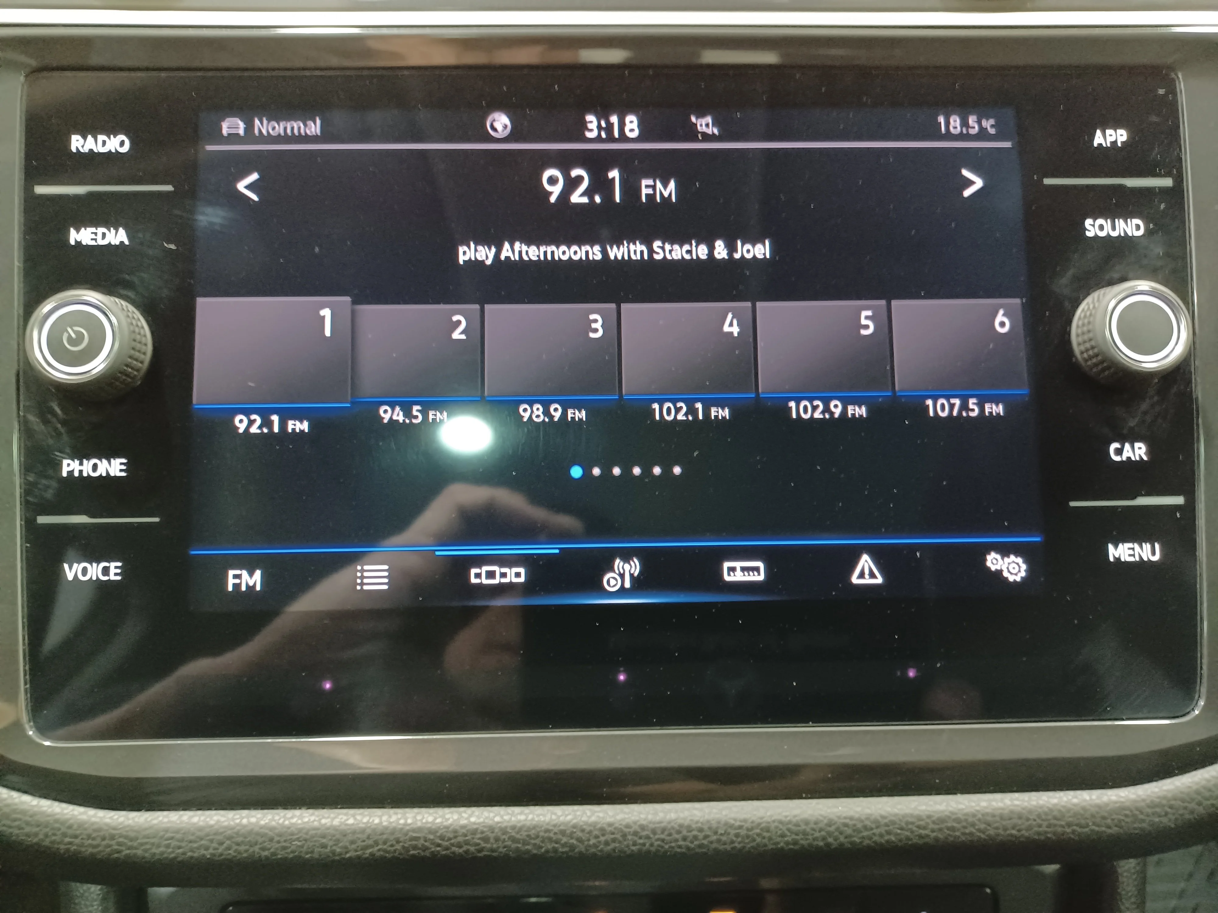 Certified Used 2024 Pure White Volkswagen Comfortline 4Motion*Adapt Cruise | Remote Start | Htd Lthr & Wheel | Pano Roof | Blind Spot Detect image 17