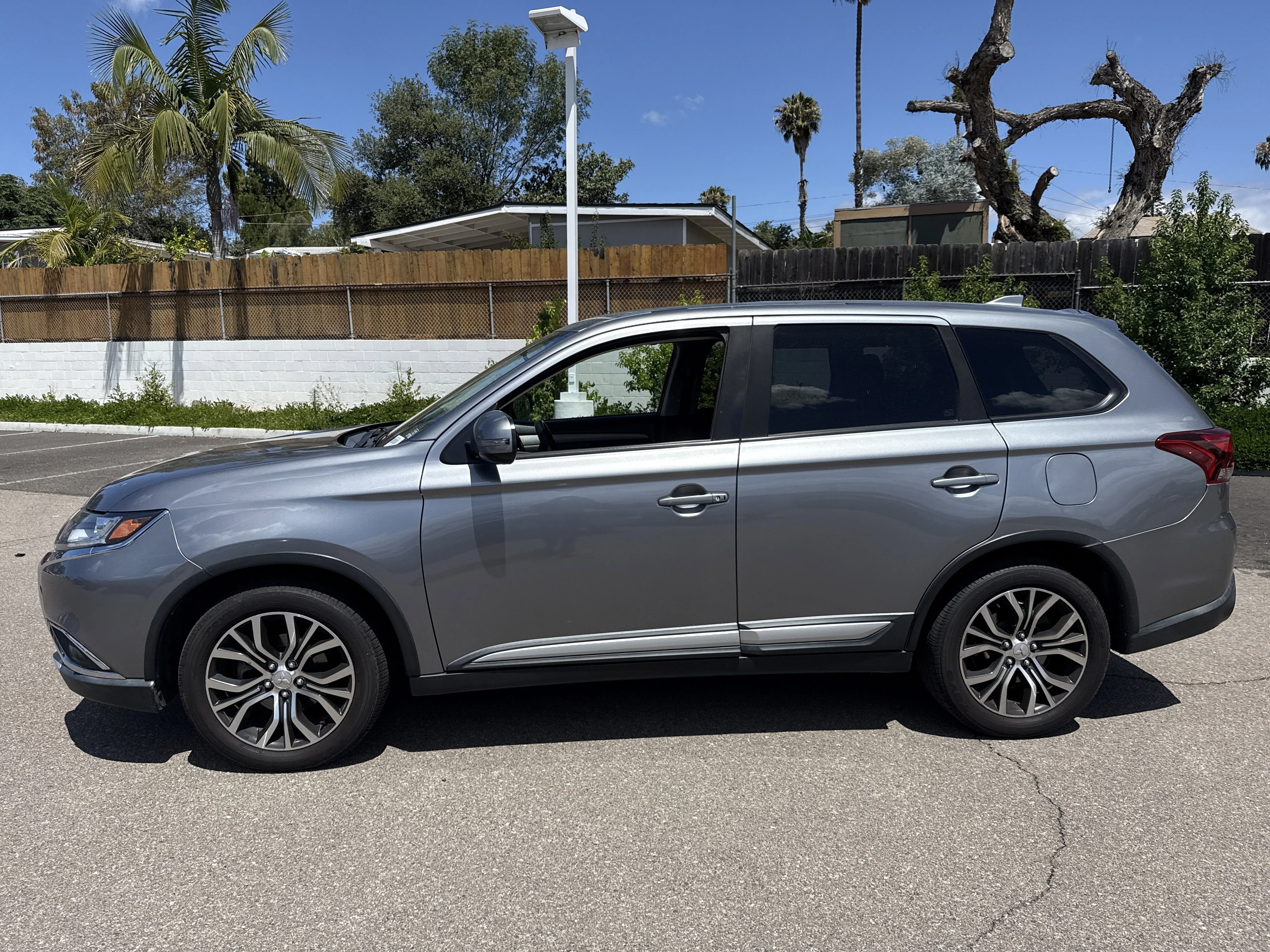 Used 2017 Mitsubishi Outlander SE with VIN JA4AD3A31HZ067811 for sale in Vista, CA