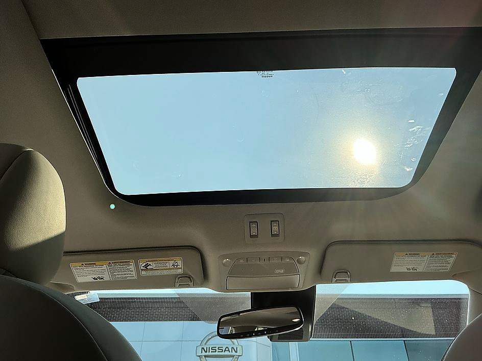Used 2019 Pearl White Tricoat Nissan Platinum image 27