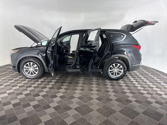 Used 2019 Black Hyundai SE image 10