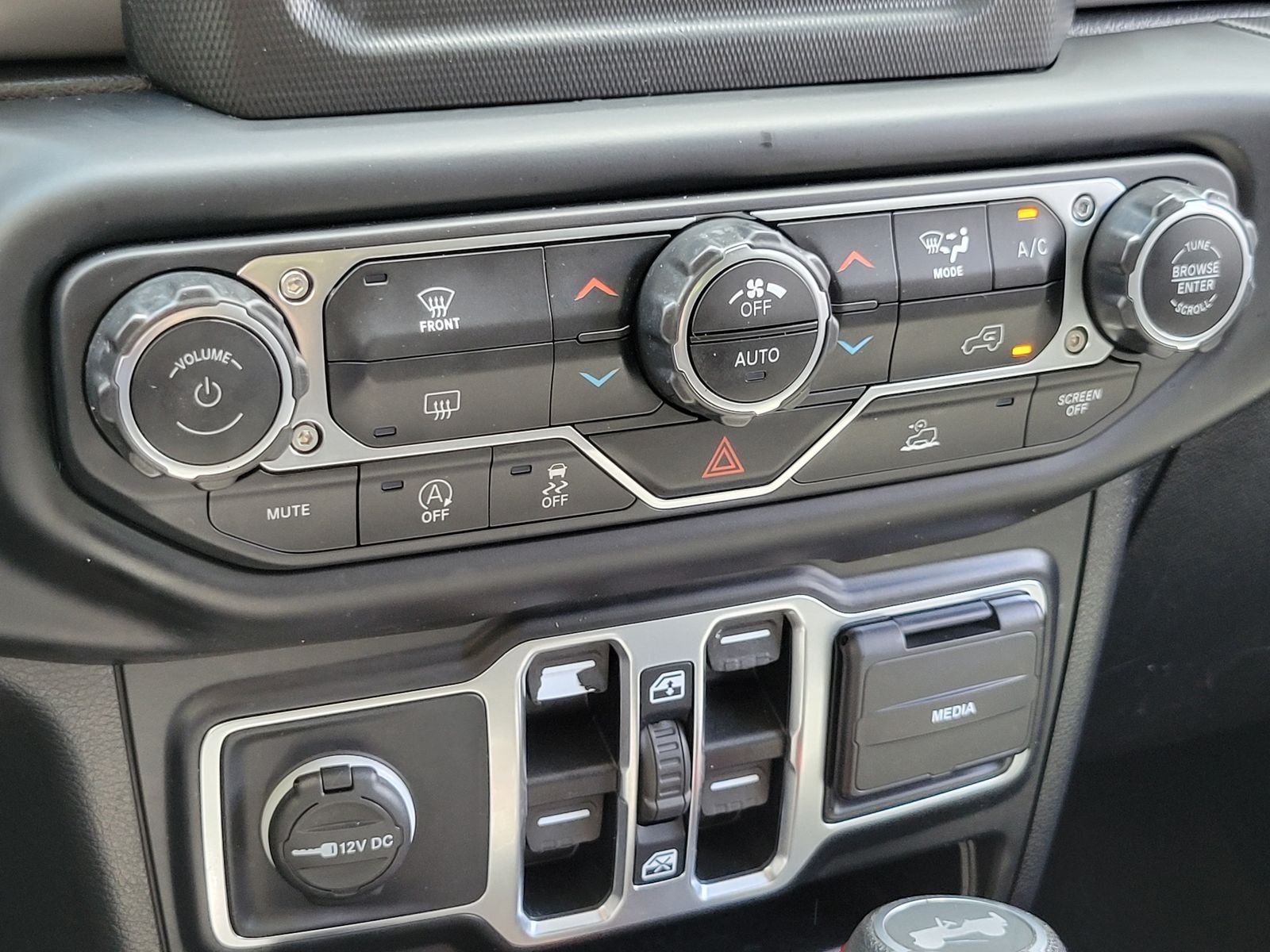 Used 2021 Silver Jeep Unlimited Sport S image 21