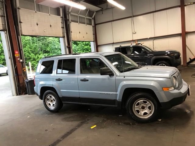 Used 2013 Beige Jeep Sport image 3