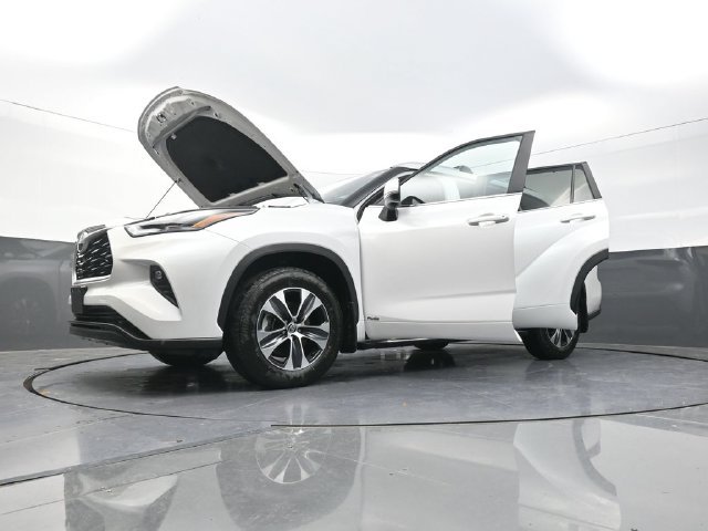Used 2026 Beige Toyota XLE image 41