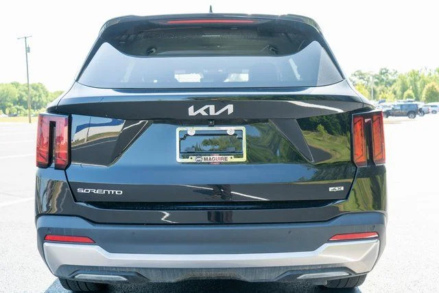 Used 2025 Black Kia EX image 7