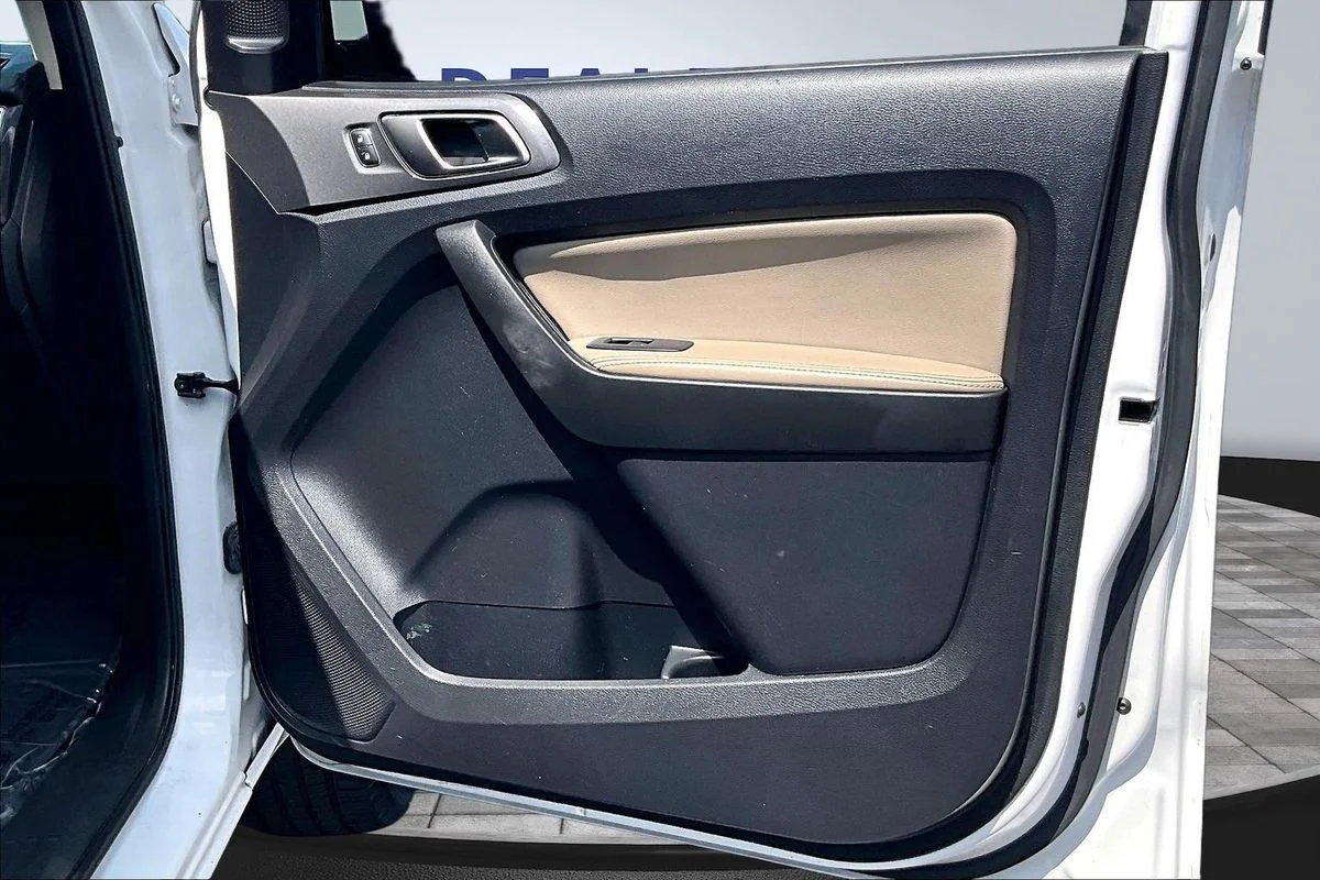 Used 2019  Ford LARIAT image 29