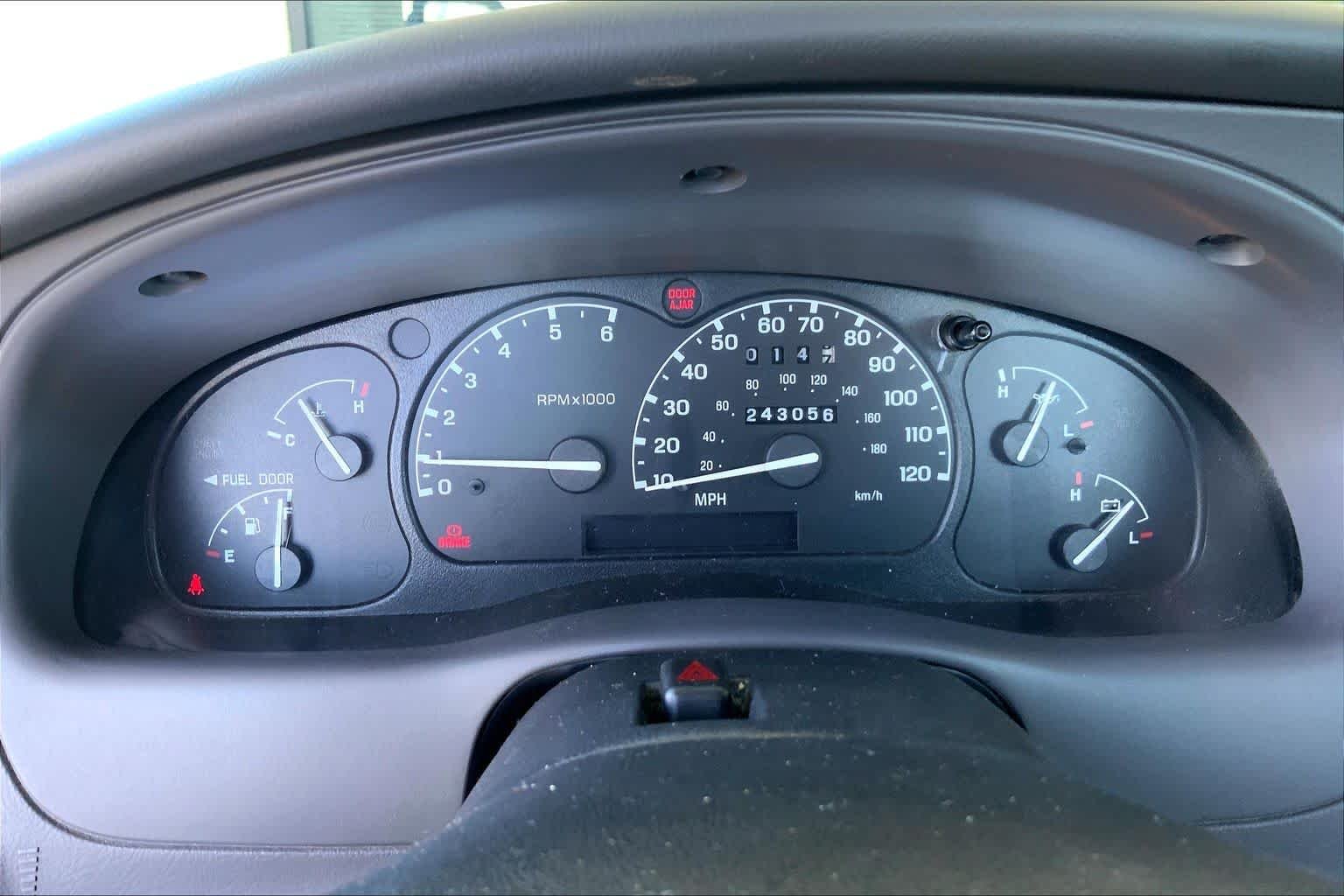 Used 2003 Black Ford Edge image 20