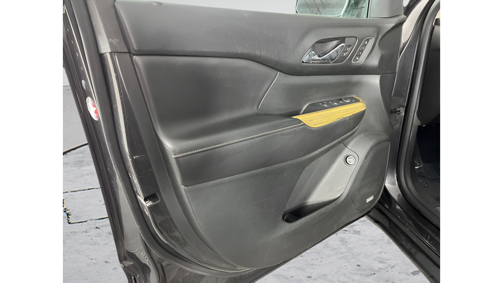 Used 2017 Iridium Metallic GMC Denali image 9