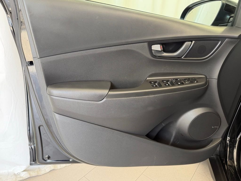 Used 2021 Ultra Black Hyundai SEL Plus image 15