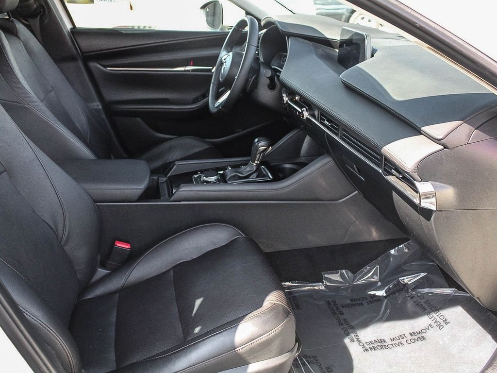 Used 2020 Snowflake White Pearl Mazda Premium image 18