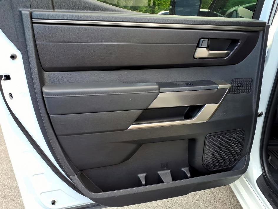 Used 2025 Ice Cap Toyota SR5 image 12
