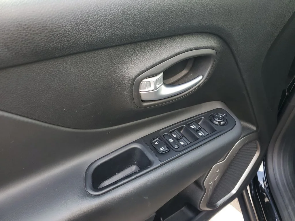 Used 2020 Black Jeep Limited image 9