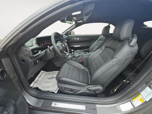 2025 Ford Mustang GT Premium - Photo 9