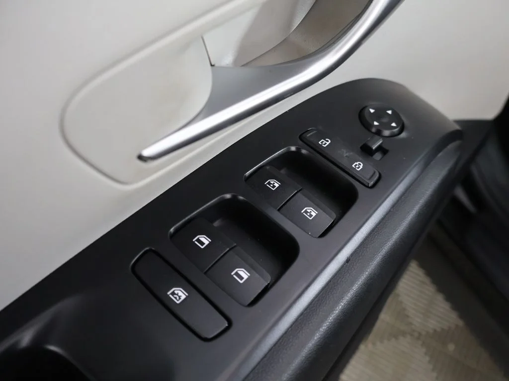 Used 2023 Phantom Black Hyundai SEL image 39