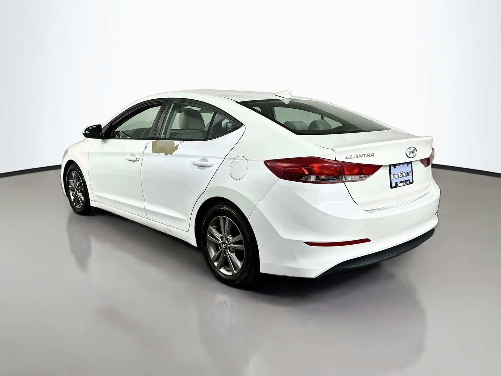 Used 2017 Quartz White Pearl Hyundai SE image 6