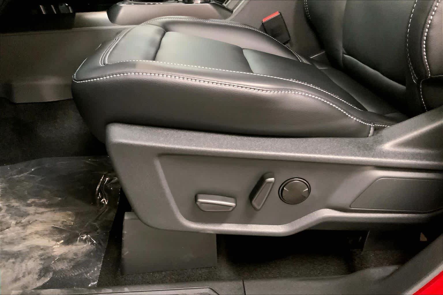 New 2026 Ruby Red Metallic Tinted Clearcoat Ford Outer Banks® image 18