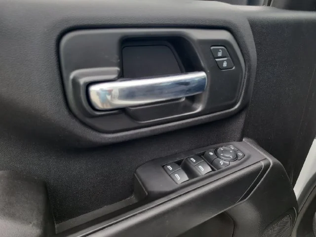 Used 2024 White Chevrolet Custom image 19