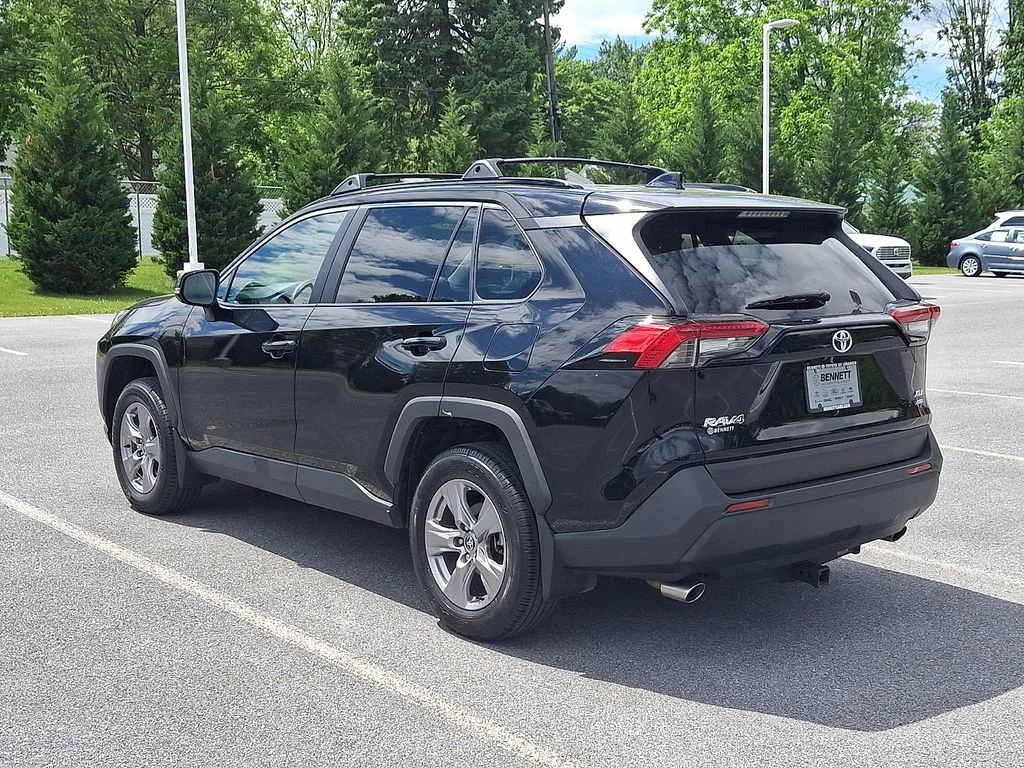 2025 Toyota RAV4 XLE - Photo 6