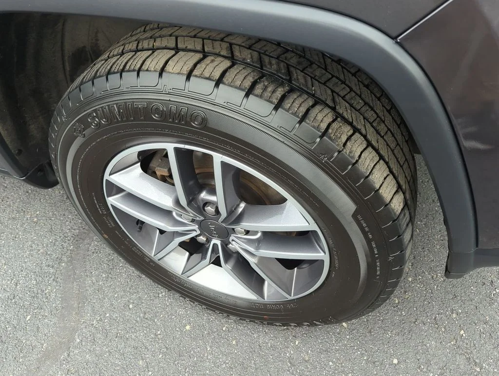 Used 2020 Gray Jeep Limited image 10
