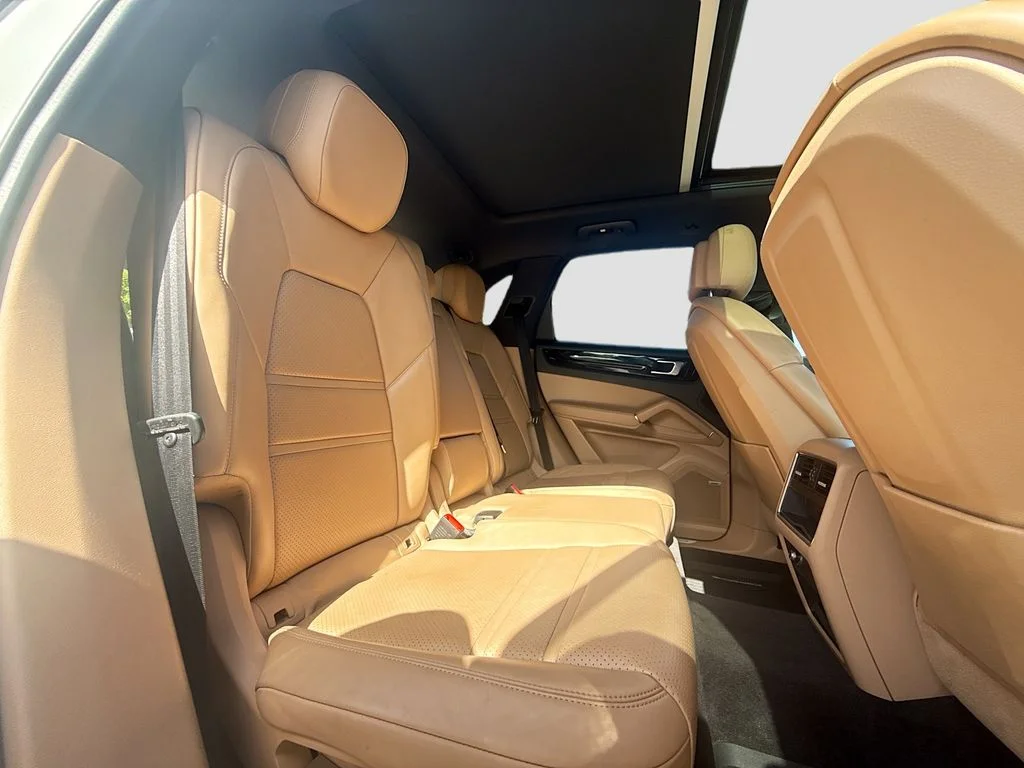 Used 2021  Porsche Base image 30