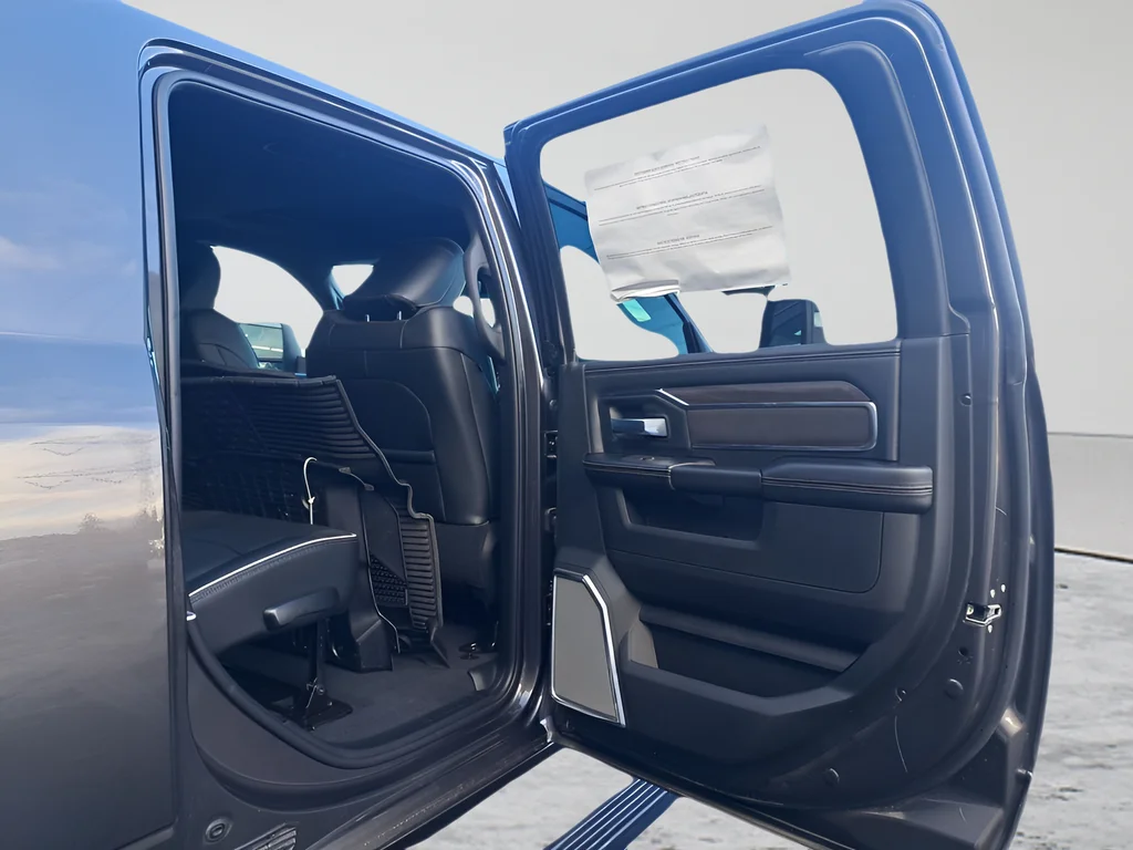 New 2026 Granite Crystal Metallic Clear-Coat Exterior Paint RAM Laramie image 13