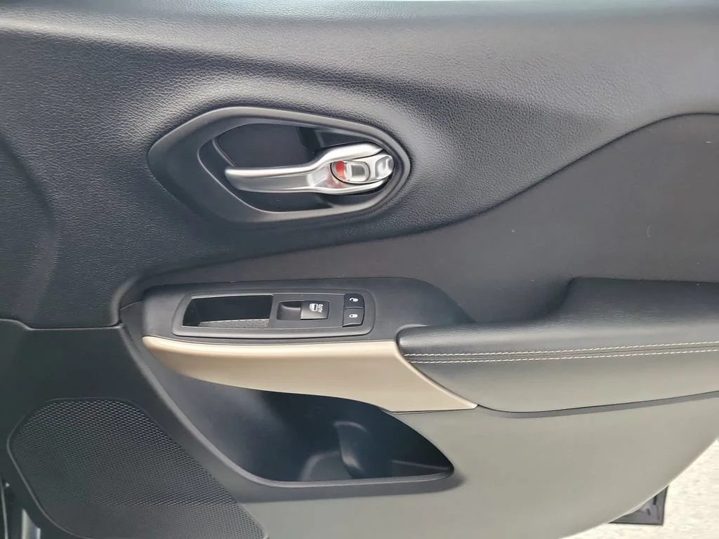 2017 Jeep Cherokee Latitude - Photo 22