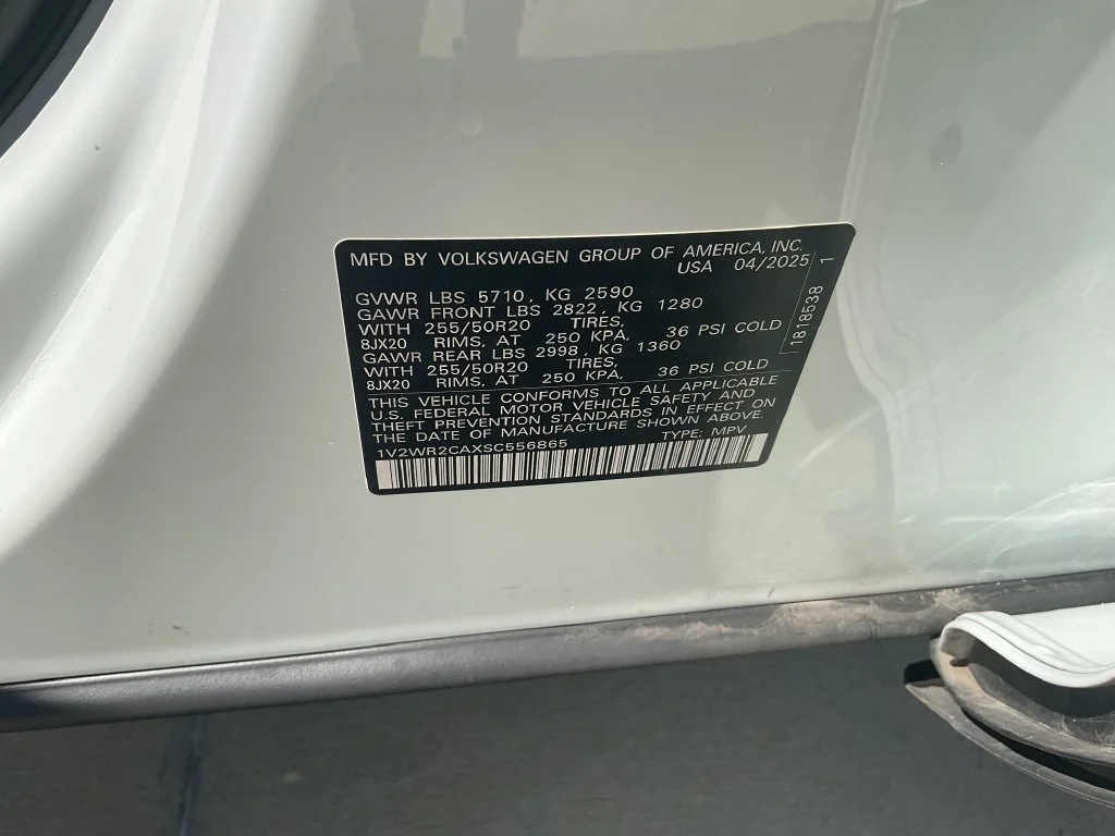 Used 2025 White Volkswagen 2.0T SE w/Technology image 28