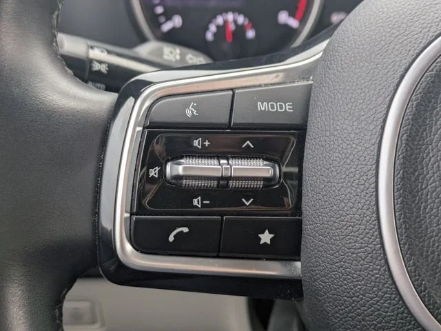 Used 2024 Red Kia LX image 22