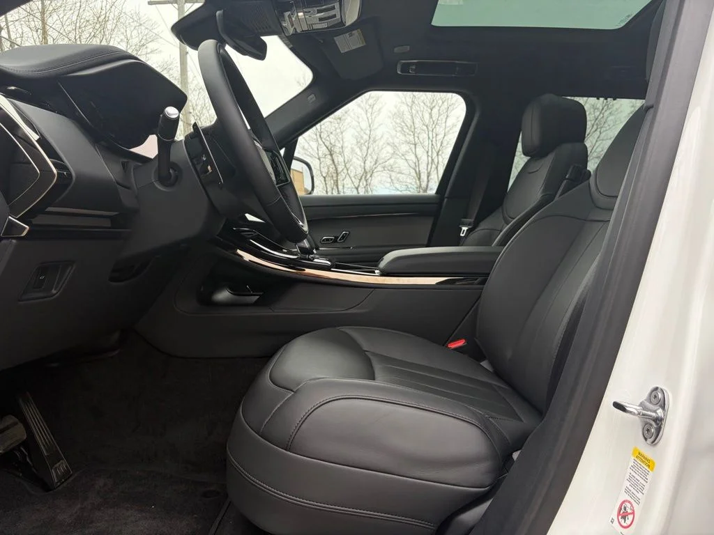 New 2025 Fuji White Land Rover Dynamic SE image 11