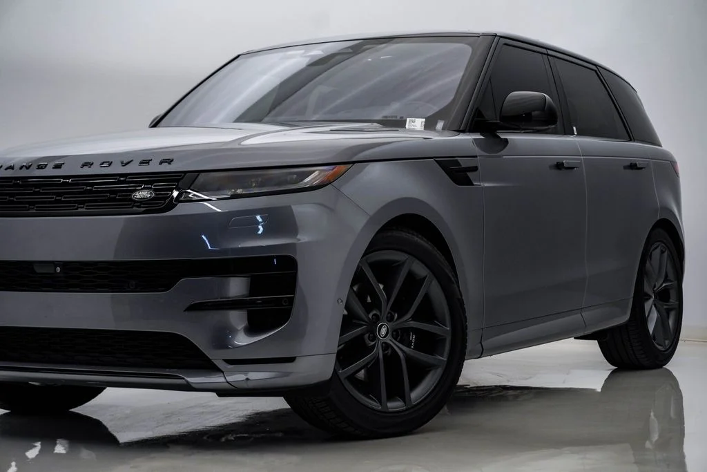 Used 2023 Eiger Gray Metallic Land Rover SE Dynamic image 2