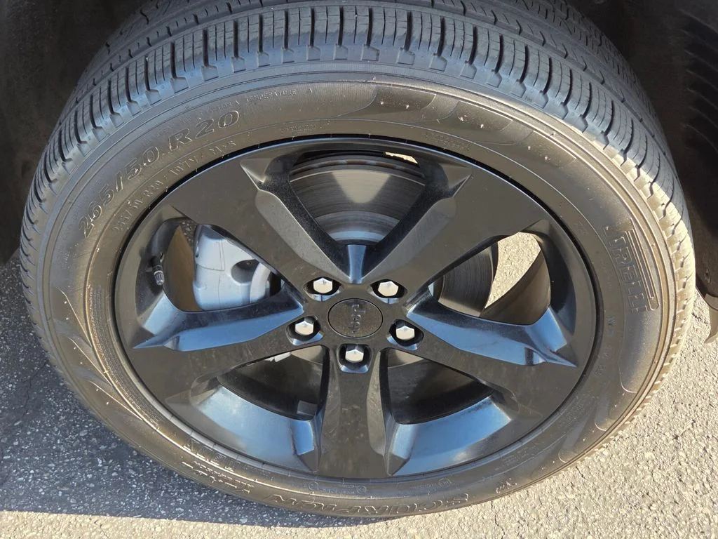 Used 2025 Gray Jeep Limited image 9