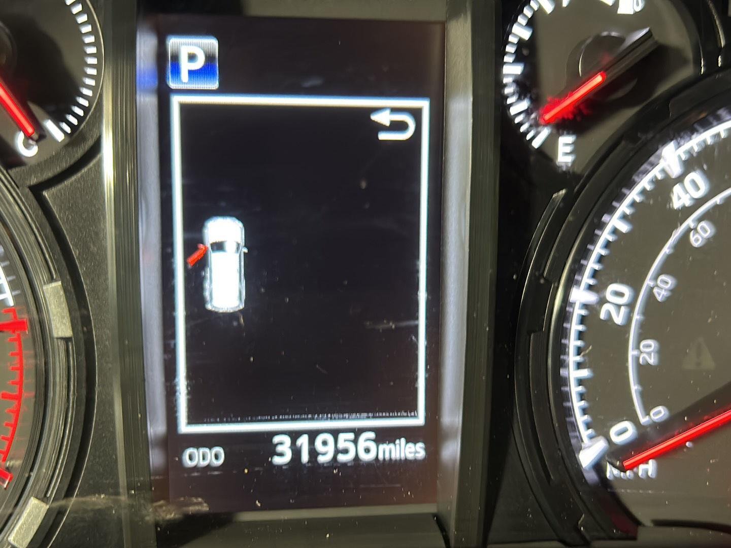 Used 2023 Ice Cap Toyota SR5 image 17